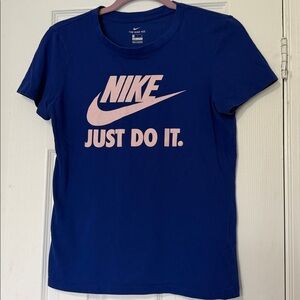 💜 The Nike Tee
